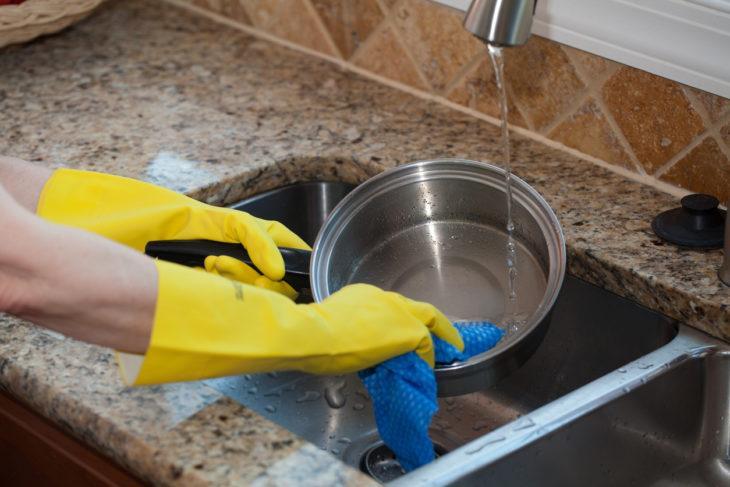 Cómo limpiar utensilios de acero inoxidable sin dejar manchas