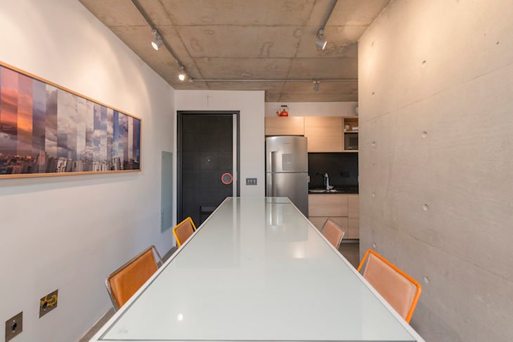 Apartamento con espacios integrados apuesta por una decoración acogedora