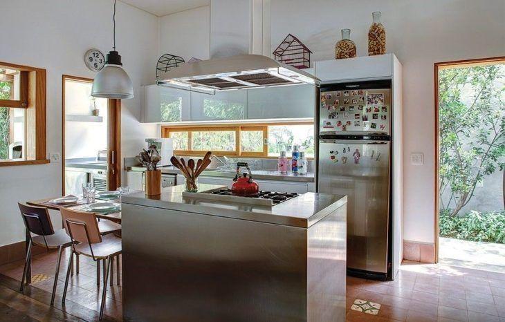 30 cocinas con isla central que valoran el espacio más querido de la casa