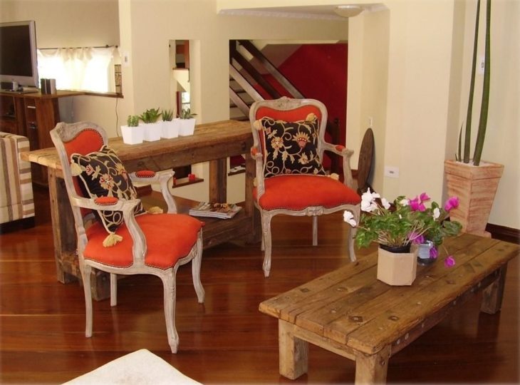 Agregue más encanto y personalidad a su hogar con muebles antiguos.
