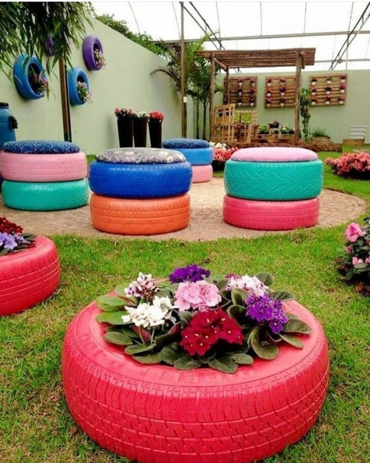 55 ideas de jardín con neumáticos para tener un rincón florido y sostenible