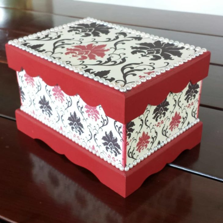 La caja de MDF decorada es fácil de hacer y tiene numerosos usos.