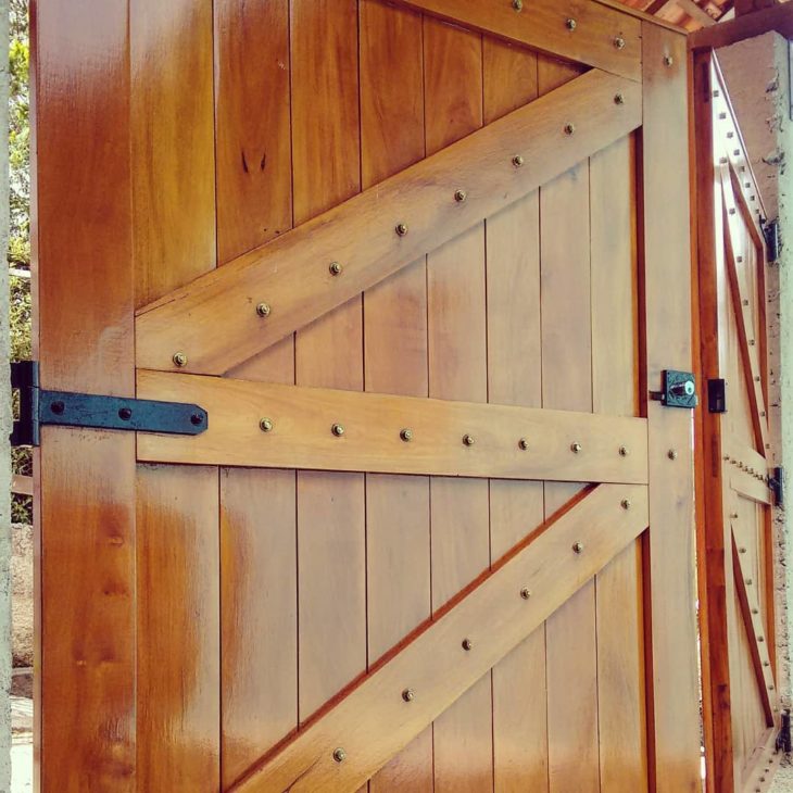 45 modelos de puertas de madera para una entrada diferente