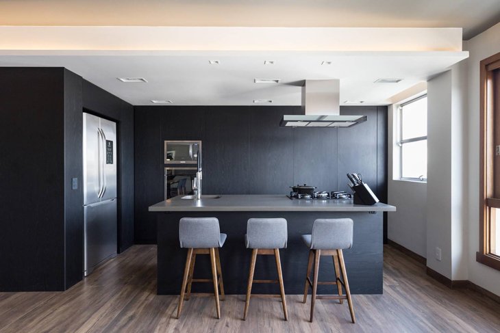 Si te gusta la decoración gris, este apartamento te encantará.