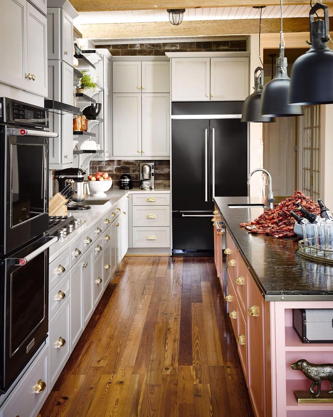 Nevera negra: aprende a decorar la cocina con esta llamativa pieza