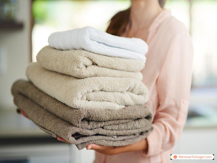 Cómo cuidar las toallas de baño con 5 sencillos consejos