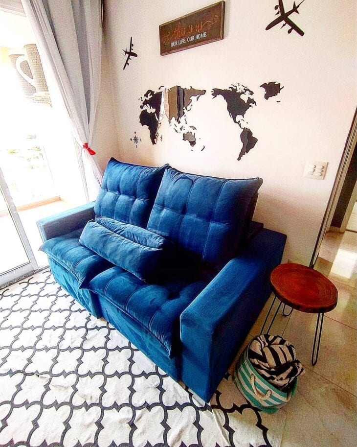 30 inspiraciones con sofá azul marino que muestran mucho estilo