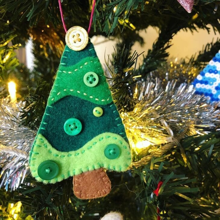 Adornos navideños de fieltro: 70 inspiraciones y patrones para decorar