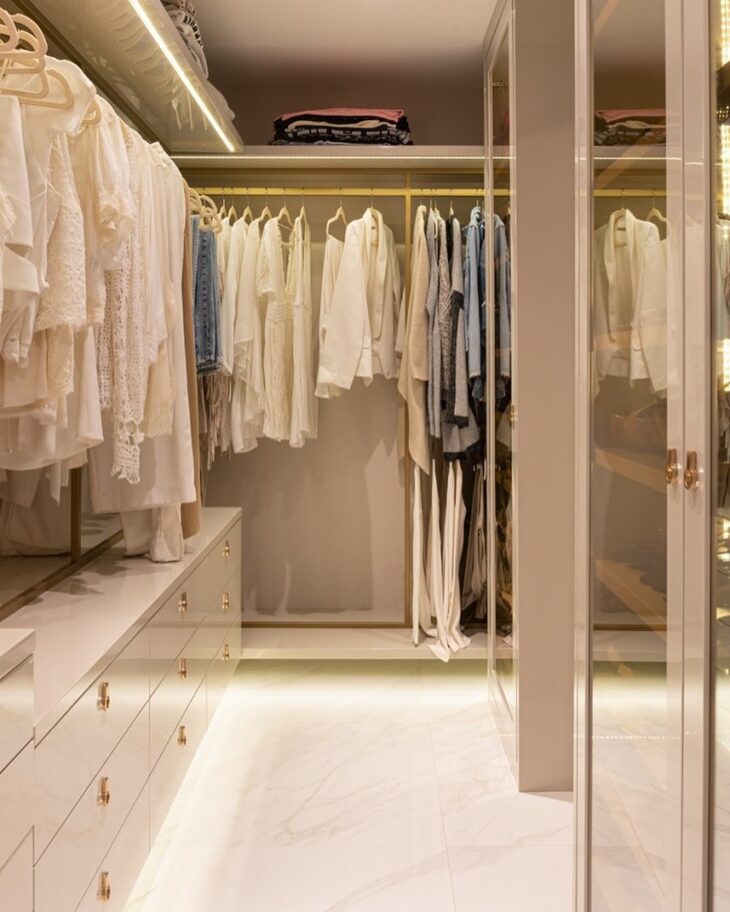 90 ideas de armario abierto para hacer que su hogar sea elegante y organizado