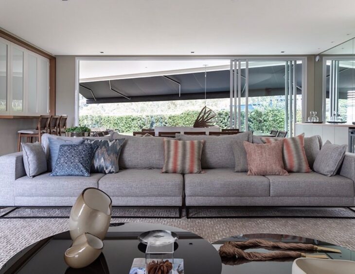 60 modelos de sofás grandes que son espaciosos y elegantes