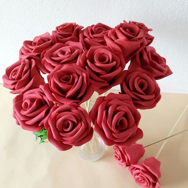 65 opciones de rosas de EVA para aportar delicadeza a tus artes