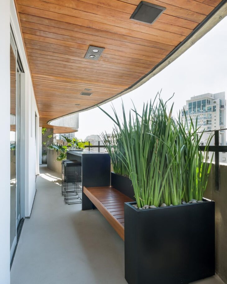 30 opciones de bancos de balcón que son hermosos y acogedores