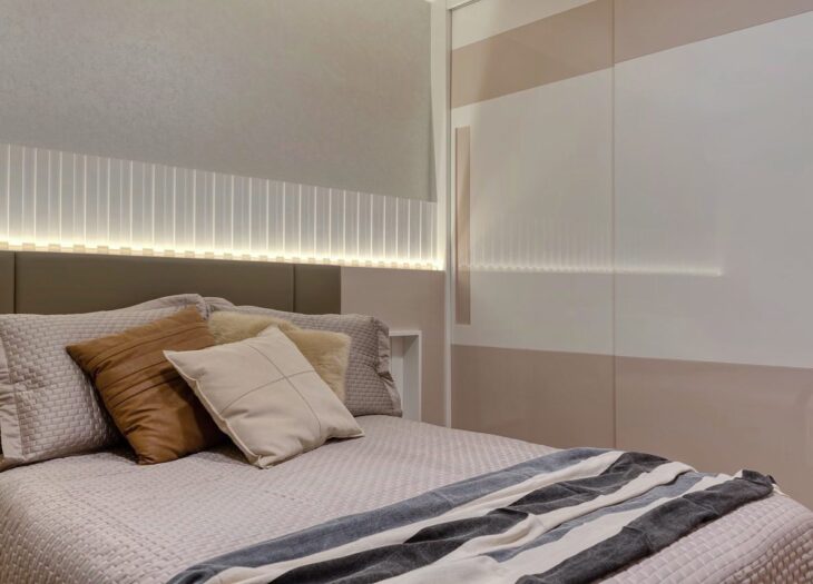 22 ideas de cabeceras LED para embellecer tu dormitorio