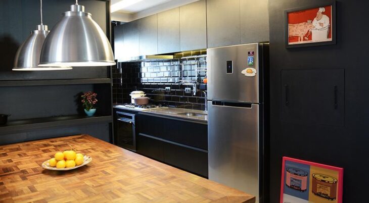 Toda la personalidad de un apartamento moderno y compacto para una pareja de chefs