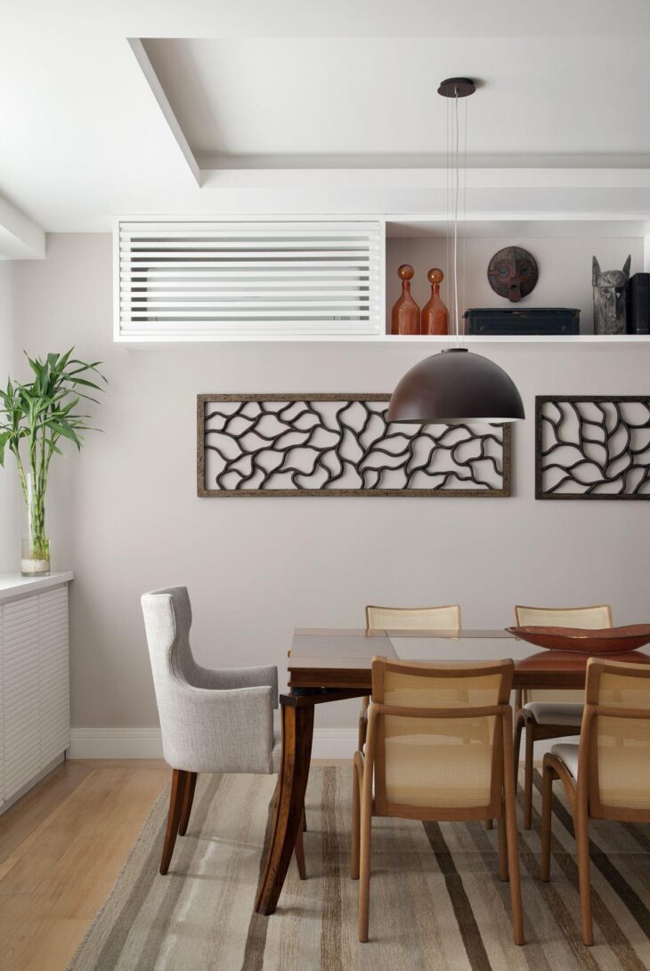 Idea de decoración para un apartamento contemporáneo con piezas de madera