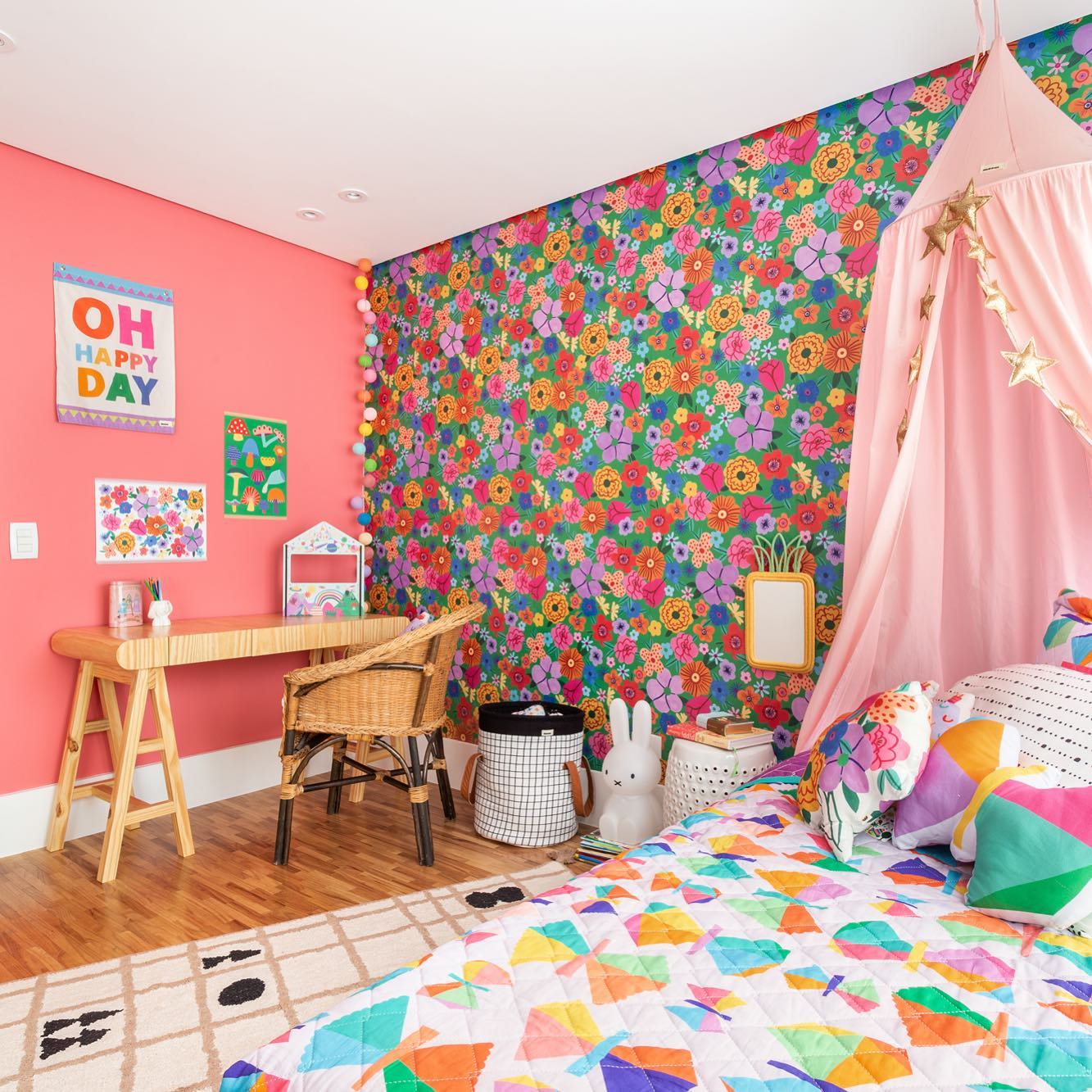 Papel pintado para la habitación de una niña: 75 proyectos que estimulan la creatividad