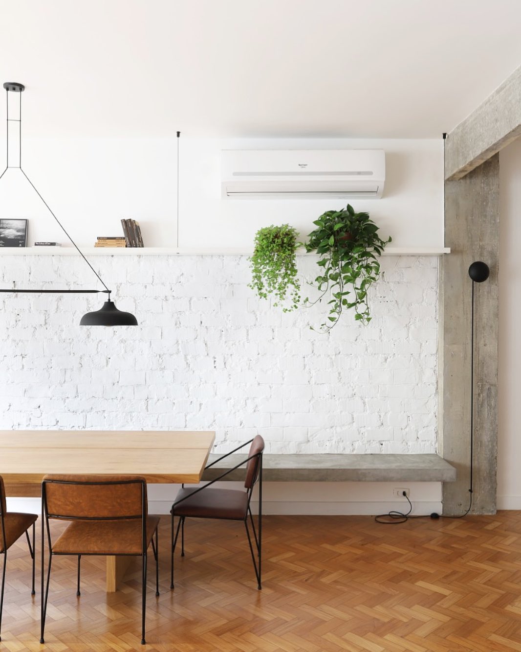 Maneras elegantes y creativas de decorar tu pared blanca