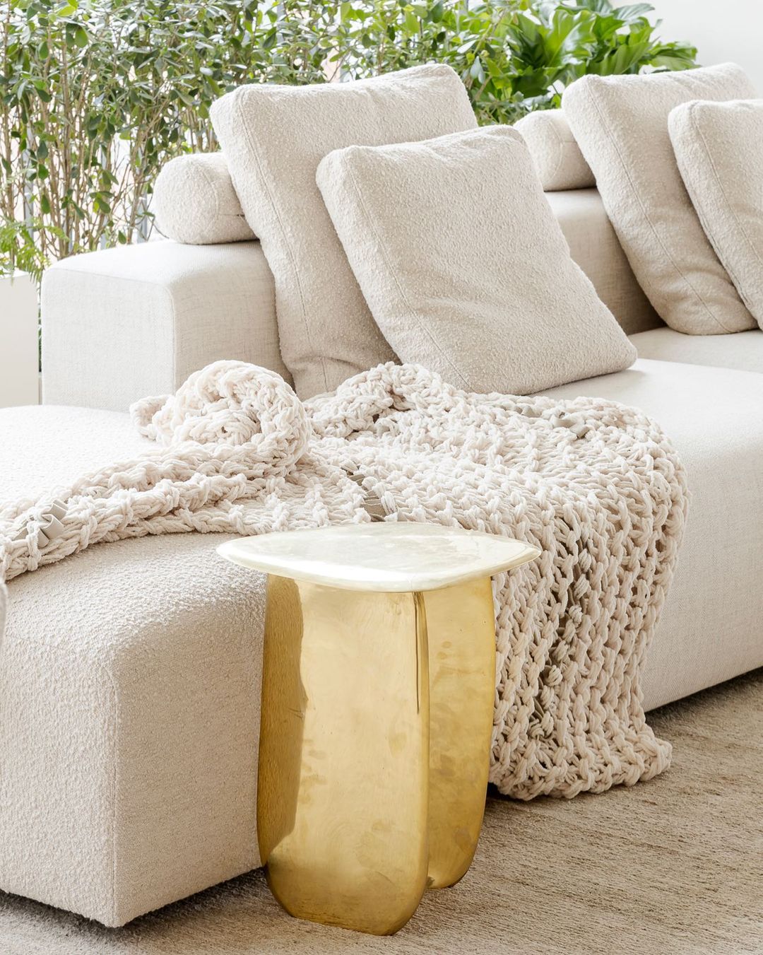 Apuesta por la manta de sofá para un ambiente más estiloso y confortable