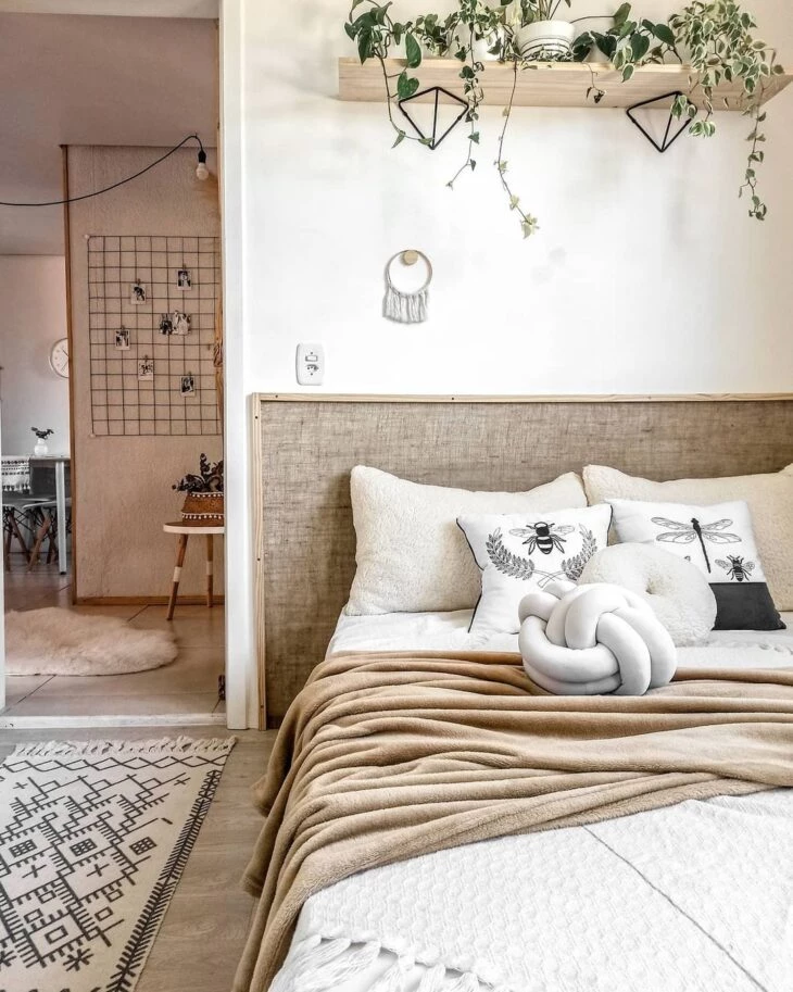 La decoración neutra y minimalista encanta en un piso de 50m²